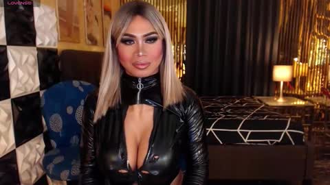 Snapshot of ravenmystiquex chatting on 03/12/26, 08:09 ravenmystiquex online show from 03/12/26, 08:09