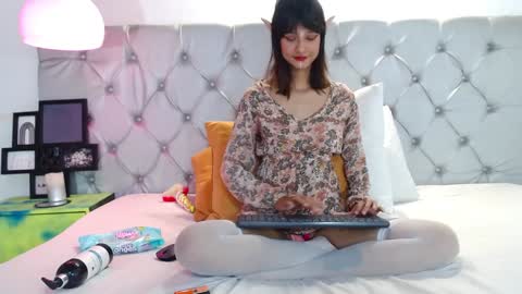 Snapshot of ravennocturne chatting on 01/14/25, 02:11 Helena Viktoria Volkov online show from 01/14/25, 02:11