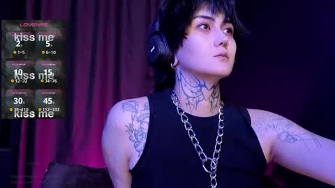 Snapshot of ravens_nest_ chatting on 10/20/25, 03:45 Raven online show from 10/20/25, 03:45