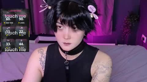 Snapshot of ravens_nest_ chatting on 10/22/25, 04:07 Raven online show from 10/22/25, 04:07