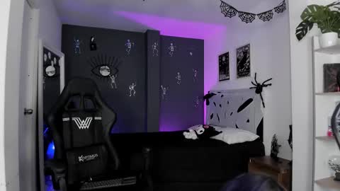 Raven Witch online show from 11/18/25, 09:52