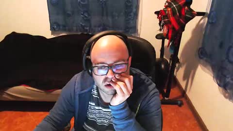 Snapshot of ravingr3d3 chatting on 02/19/25, 06:32 ravingr3d3 online show from 02/19/25, 06:32