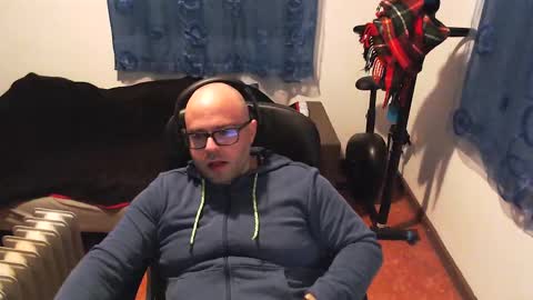 Snapshot of ravingr3d3 chatting on 02/19/25, 09:36 ravingr3d3 online show from 02/19/25, 09:36