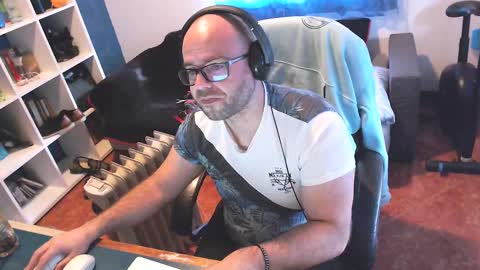 Snapshot of ravingr3d3 chatting on 02/25/25, 03:16 ravingr3d3 online show from 02/25/25, 03:16