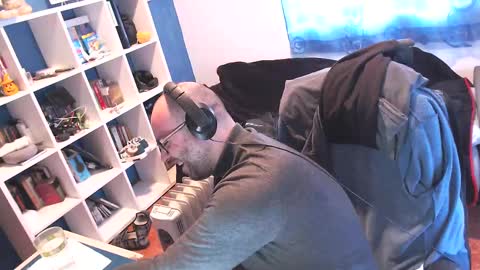 Snapshot of ravingr3d3 chatting on 02/28/25, 02:09 ravingr3d3 online show from 02/28/25, 02:09