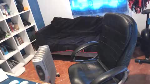 Snapshot of ravingr3d3 chatting on 03/05/25, 08:54 ravingr3d3 online show from 03/05/25, 08:54