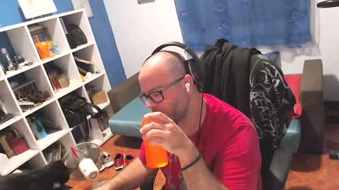 Snapshot of ravingr3d3 chatting on 09/11/25, 09:37 ravingr3d3 online show from 09/11/25, 09:37