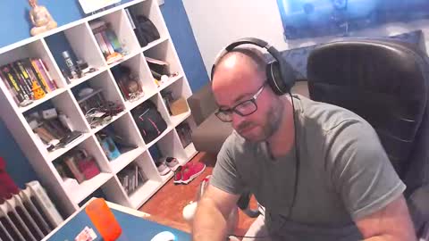 Snapshot of ravingr3d3 chatting on 09/20/25, 03:46 ravingr3d3 online show from 09/20/25, 03:46