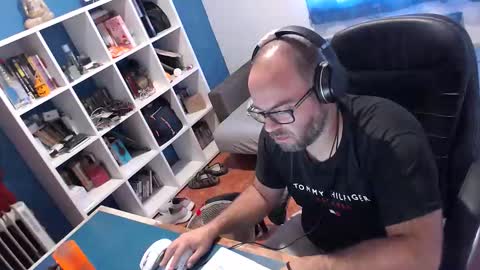 Snapshot of ravingr3d3 chatting on 09/23/25, 09:01 ravingr3d3 online show from 09/23/25, 09:01