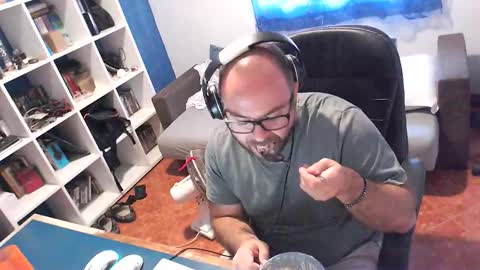 Snapshot of ravingr3d3 chatting on 10/01/25, 08:09 ravingr3d3 online show from 10/01/25, 08:09