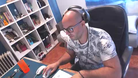 Snapshot of ravingr3d3 chatting on 10/10/25, 08:13 ravingr3d3 online show from 10/10/25, 08:13