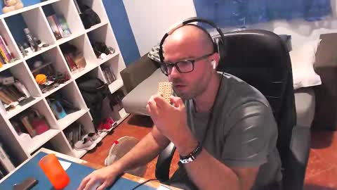 Snapshot of ravingr3d3 chatting on 10/12/25, 07:57 ravingr3d3 online show from 10/12/25, 07:57