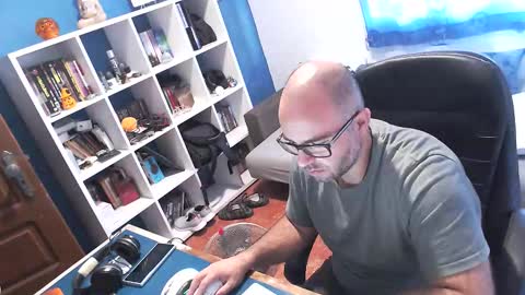 Snapshot of ravingr3d3 chatting on 10/13/25, 08:03 ravingr3d3 online show from 10/13/25, 08:03