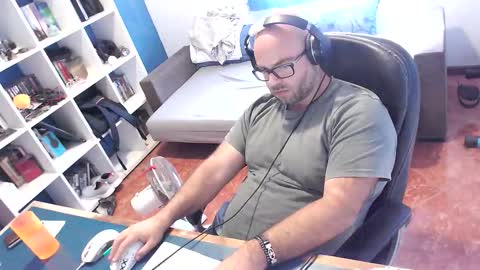 Snapshot of ravingr3d3 chatting on 10/14/25, 11:00 ravingr3d3 online show from 10/14/25, 11:00