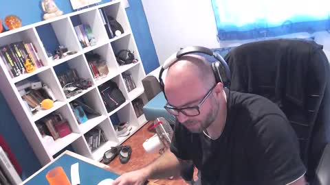 Snapshot of ravingr3d3 chatting on 10/20/25, 09:32 ravingr3d3 online show from 10/20/25, 09:32