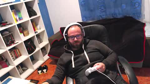 Snapshot of ravingr3d3 chatting on 12/13/25, 09:53 ravingr3d3 online show from 12/13/25, 09:53