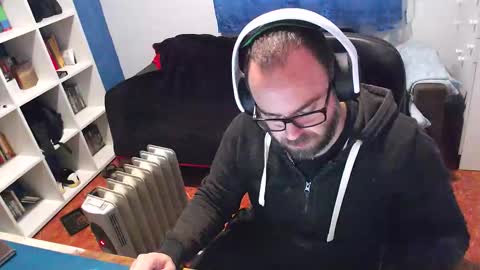 Snapshot of ravingr3d3 chatting on 12/16/25, 09:14 ravingr3d3 online show from 12/16/25, 09:14