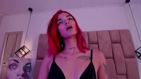 ravynrouge_ online show from 10/20/25, 07:03