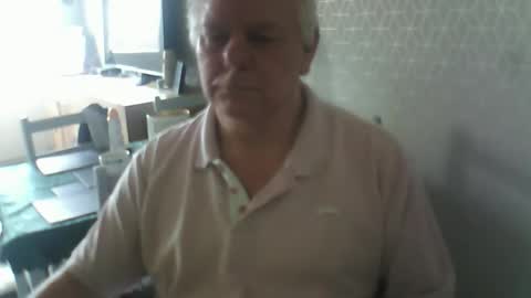 Snapshot of ray47 chatting on 10/21/25, 11:55 ray47 online show from 10/21/25, 11:55