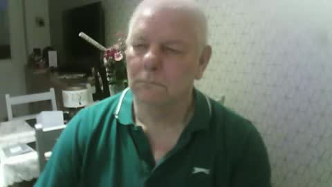 Snapshot of ray47 chatting on 12/17/25, 04:35 ray47 online show from 12/17/25, 04:35