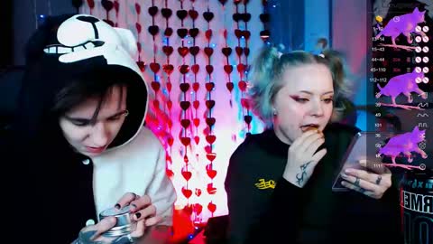 Snapshot of ray__taylor chatting on 02/14/25, 07:02 Ray online show from 02/14/25, 07:02