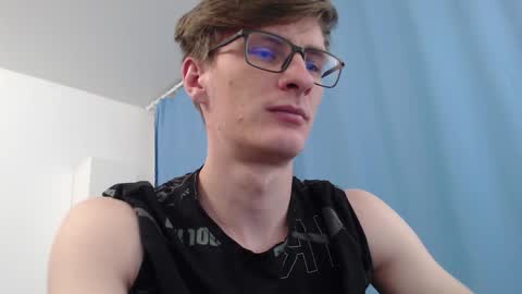 Snapshot of ray_booy chatting on 11/11/25, 04:07 Ray Booy online show from 11/11/25, 04:07