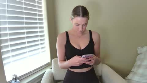 RayBabe online show from 10/24/25, 09:11