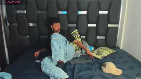 Snapshot of raydevil_ chatting on 02/04/26, 07:58 Rayn online show from 02/04/26, 07:58