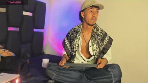 Snapshot of raydevil_ chatting on 02/10/26, 07:23 Rayn online show from 02/10/26, 07:23