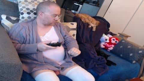 Snapshot of raymondsun chatting on 01/04/25, 04:32 Sunshine Ray online show from 01/04/25, 04:32