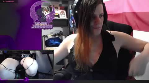 Snapshot of raysuon chatting on 12/13/24, 05:27 Rae-Suon online show from 12/13/24, 05:27