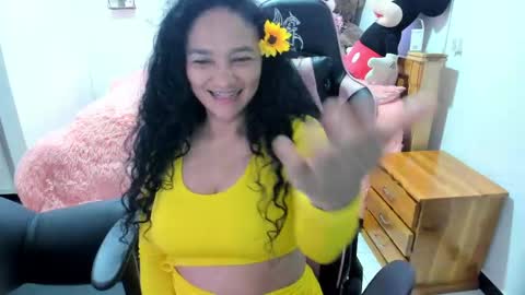 Danna online show from 04/18/26, 07:07