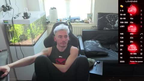 Rayzel online show from 03/22/26, 01:47