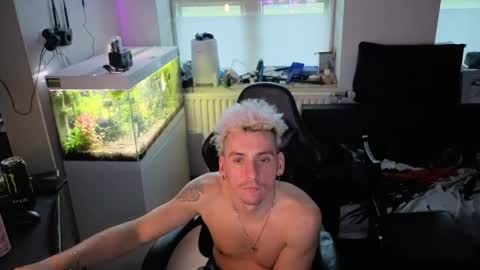 Rayzel online show from 04/24/26, 06:43