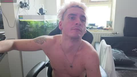 Rayzel White online show from 05/20/26, 01:28