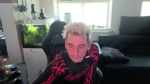 Rayzel White online show from 05/30/26, 12:35