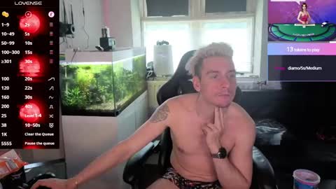 Rayzel White online show from 06/02/26, 05:15