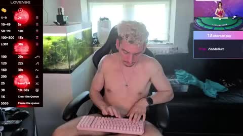 Rayzel White online show from 06/05/26, 06:13