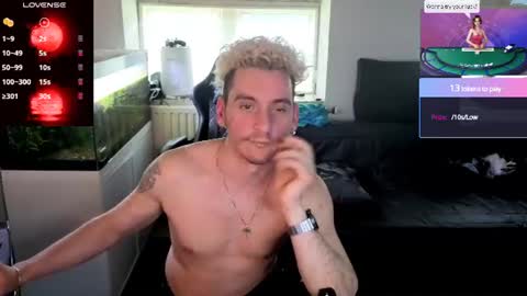 Rayzel White online show from 07/04/26, 01:17