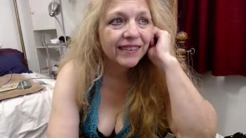 Snapshot of ready_betty chatting on 10/24/25, 09:55 Betty online show from 10/24/25, 09:55