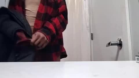 Snapshot of realdrewreynolds chatting on 01/01/25, 08:47 tranzGODess online show from 01/01/25, 08:47