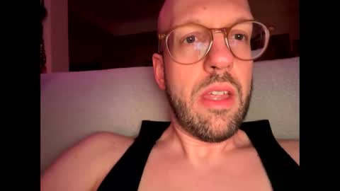 HugeSecret online show from 05/03/26, 11:44