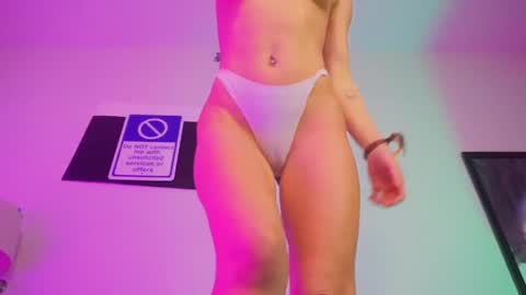 Snapshot of reallilygrace chatting on 12/22/24, 04:06 Lily Grace online show from 12/22/24, 04:06