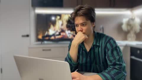 AliceEve online show from 02/17/25, 08:36