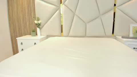 Snapshot of rebeca_brown_ chatting on 10/17/25, 11:24 Rebeca online show from 10/17/25, 11:24