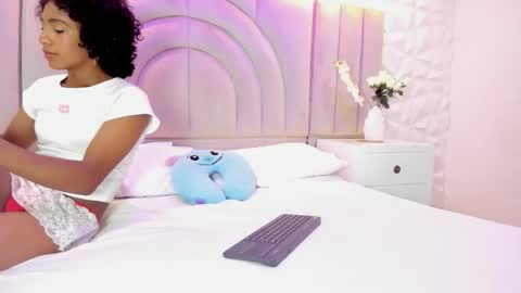 Rebeca online show from 12/21/25, 12:45