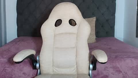 Snapshot of rebeca_cortez1 chatting on 01/10/25, 03:39 I invite you to my birthday on November 3th online show from 01/10/25, 03:39