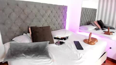 Snapshot of rebeca_cortez1 chatting on 03/03/25, 06:48 I invite you to my birthday on November 3th online show from 03/03/25, 06:48