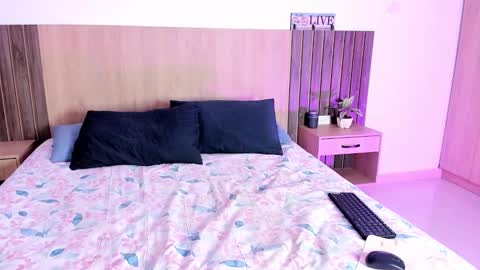 Snapshot of rebeca_cortez1 chatting on 11/22/25, 09:14 I invite you to my birthday on November 3th online show from 11/22/25, 09:14