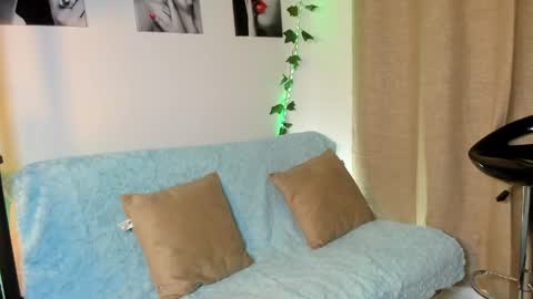 Rebeca Marchetti online show from 04/24/26, 08:33